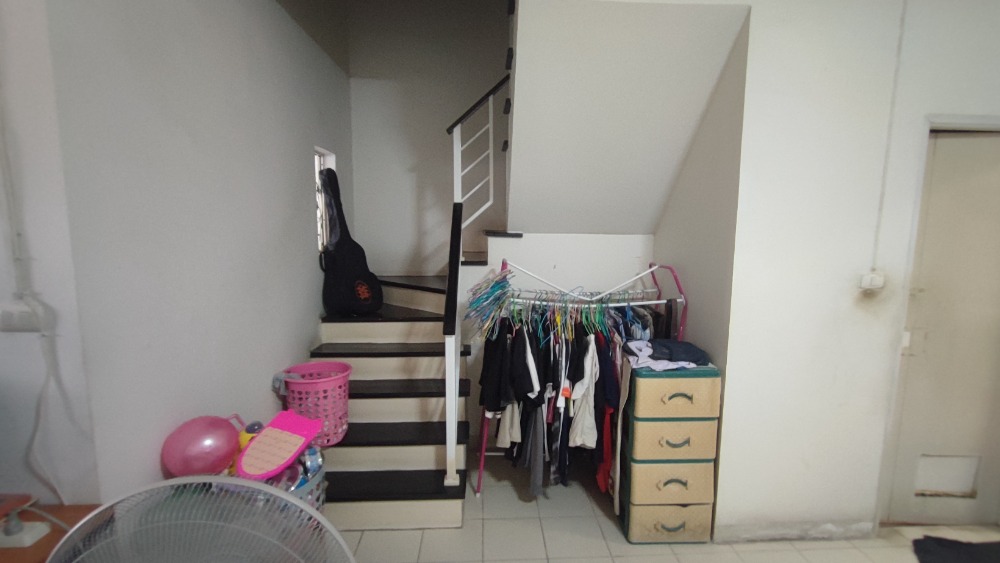 For SaleTownhomePathum Thani,Rangsit, Thammasat : Baan Pruksa 57 Lam Luk Ka-Khlong 3, Pathum Thani, convenient travel, can enter and exit in many ways.