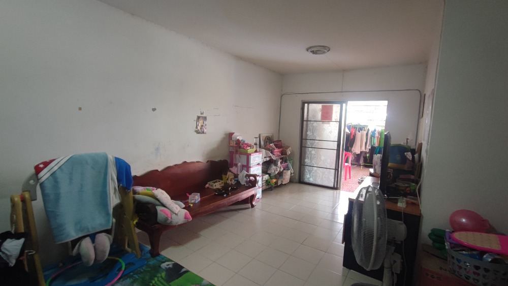 For SaleTownhomePathum Thani,Rangsit, Thammasat : Baan Pruksa 57 Lam Luk Ka-Khlong 3, Pathum Thani, convenient travel, can enter and exit in many ways.