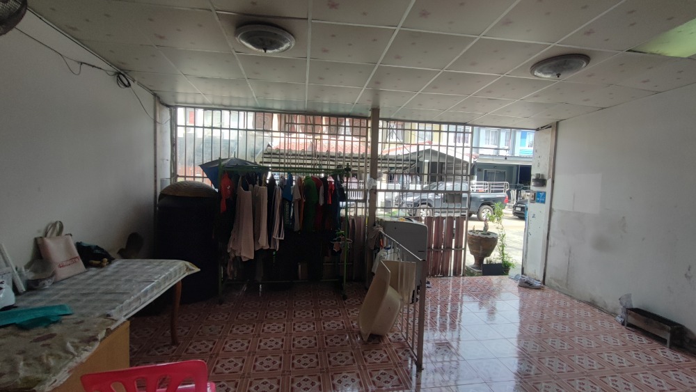 For SaleTownhomePathum Thani,Rangsit, Thammasat : Baan Pruksa 57 Lam Luk Ka-Khlong 3, Pathum Thani, convenient travel, can enter and exit in many ways.