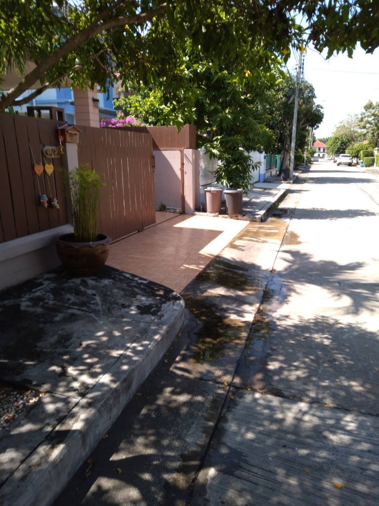 For SaleHouseNawamin, Ramindra : Single house for sale, Sammakorn Nimitmai, corner house, near Sarasas Witaed School.