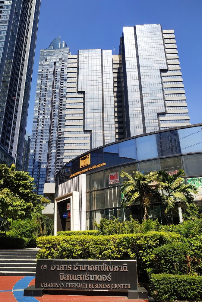 For SaleOfficeRama9, Petchburi, RCA : Sold with tenant Office space, newly renovated, Chamnan Phenchat Building, Rama 9 area, area 403 square meters.