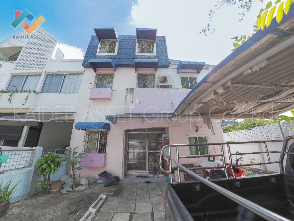 For SaleTownhomeChaengwatana, Muangthong : Townhouse, Luk Golf Village, Muang Thong Thani, on the edge of the house, cheapest.
