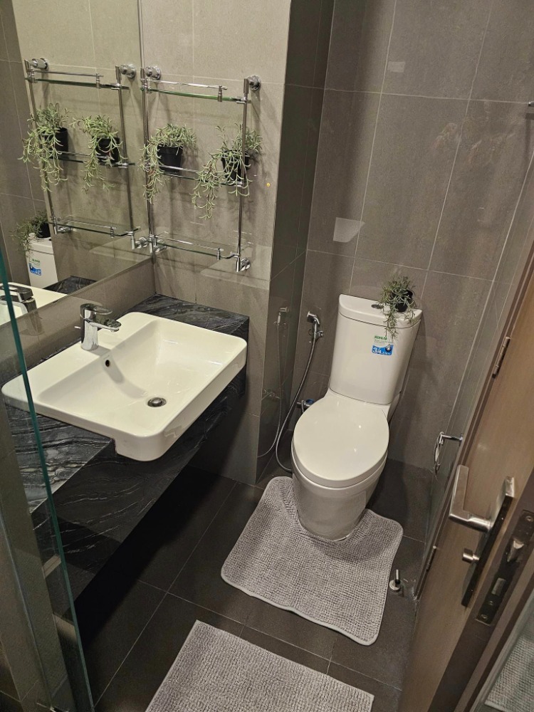 For RentCondoSiam Paragon ,Chulalongkorn,Samyan : Ashton Chula - Silom【𝐑𝐄𝐍𝐓】🔥 Modern style Stu room Complete appliances Complete central Near the Sam Yan mall in the heart of the city.🔥 Contact Line ID: @hacondo