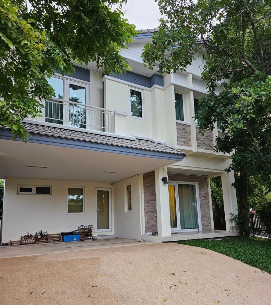 ขายบ้าน : มัณฑนา บางนากม.13 สภาพบ้านภายในสภาพดีมาก บ้านเดี่ยว 2 ชั้น โซนหน้าโครงการ บนนื้อที่ 66.5 ตร.วา. พื้นที่ใช้สอย 230 ตรม. - ติดสวน หันทิศเหนือ โปร่ง ลมเย็นสบาย ตัวบ้านร่มรื่นทั้งวัน เพราะใกล้สวน  3นอน,3น้ำ