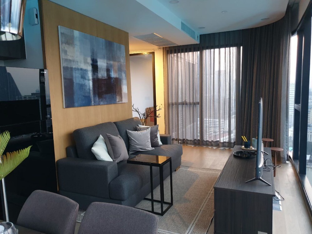 For RentCondoSiam Paragon ,Chulalongkorn,Samyan : Ashton Chula Silom【𝐑𝐄𝐍𝐓】🔥A chic, luxurious room with spacious spaces and stunning city views, a rooftop pool, and a location near a popular shopping mall. 🔥  Contact Line ID: @hacondo