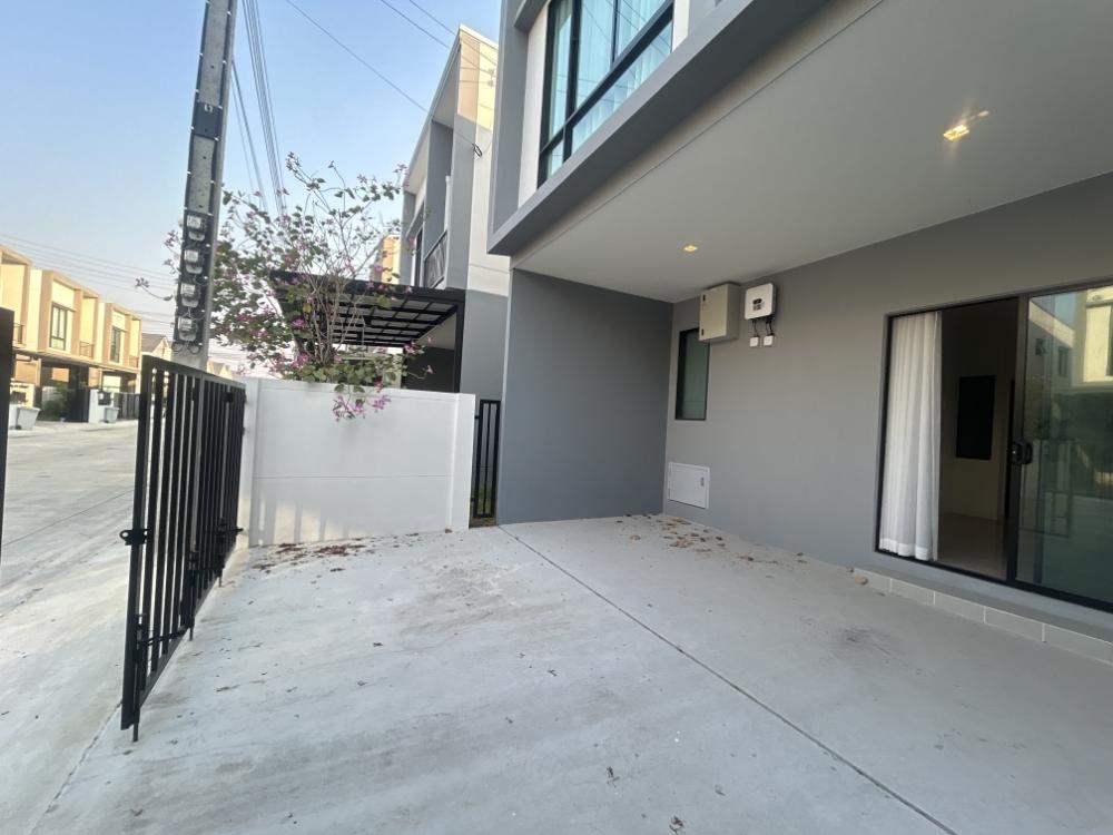 For RentTownhomeNawamin, Ramindra : Project for rent: Sena Village, Ramintra Km. 9, has 4 air conditioners, complete furniture and electrical appliances.