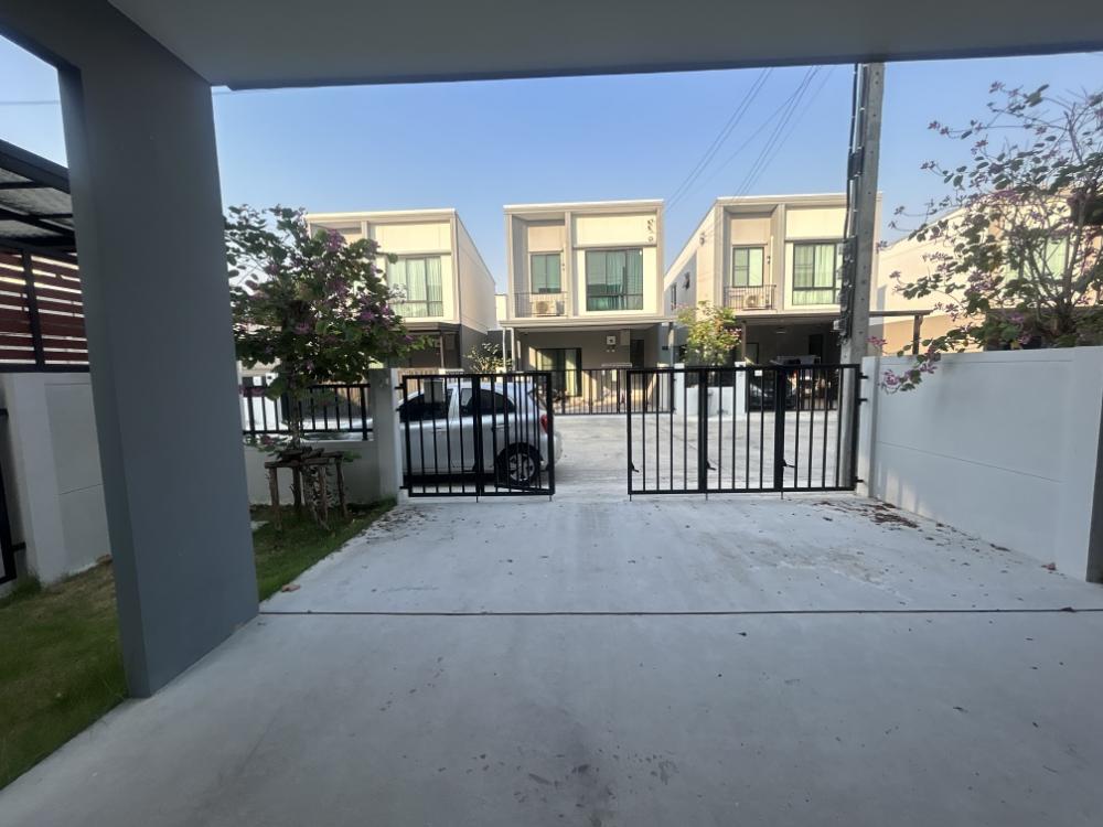 For RentTownhomeNawamin, Ramindra : Project for rent: Sena Village, Ramintra Km. 9, has 4 air conditioners, complete furniture and electrical appliances.