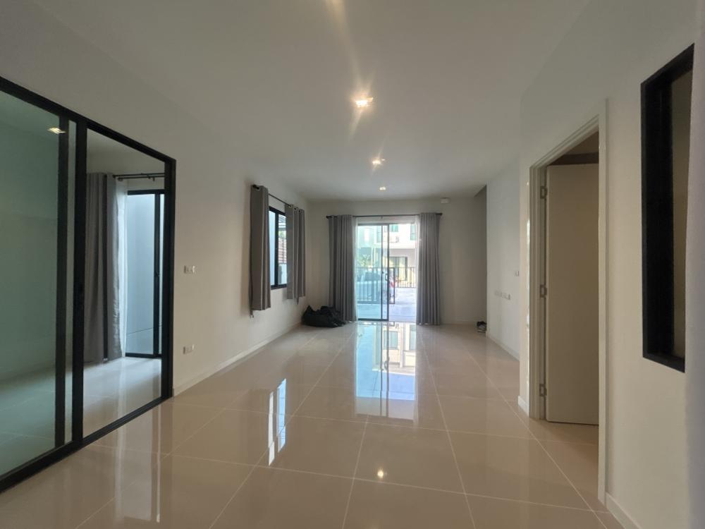 For RentTownhomeNawamin, Ramindra : Project for rent: Sena Village, Ramintra Km. 9, has 4 air conditioners, complete furniture and electrical appliances.