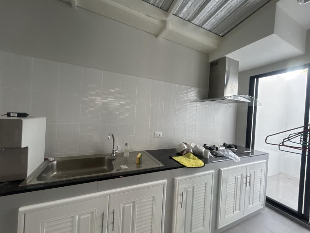 For RentTownhomeNawamin, Ramindra : Project for rent: Sena Village, Ramintra Km. 9, has 4 air conditioners, complete furniture and electrical appliances.