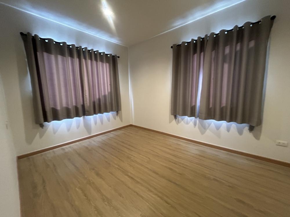 For RentTownhomeNawamin, Ramindra : Project for rent: Sena Village, Ramintra Km. 9, has 4 air conditioners, complete furniture and electrical appliances.