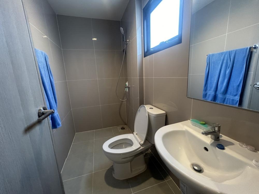 For RentTownhomeNawamin, Ramindra : Project for rent: Sena Village, Ramintra Km. 9, has 4 air conditioners, complete furniture and electrical appliances.