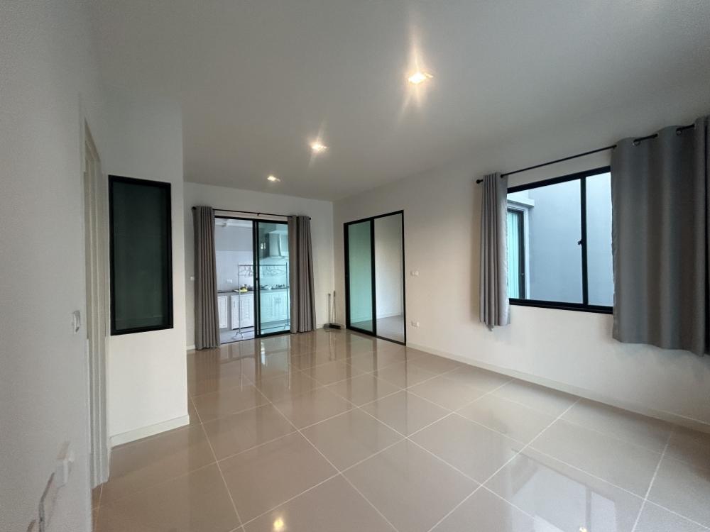 For RentTownhomeNawamin, Ramindra : Project for rent: Sena Village, Ramintra Km. 9, has 4 air conditioners, complete furniture and electrical appliances.