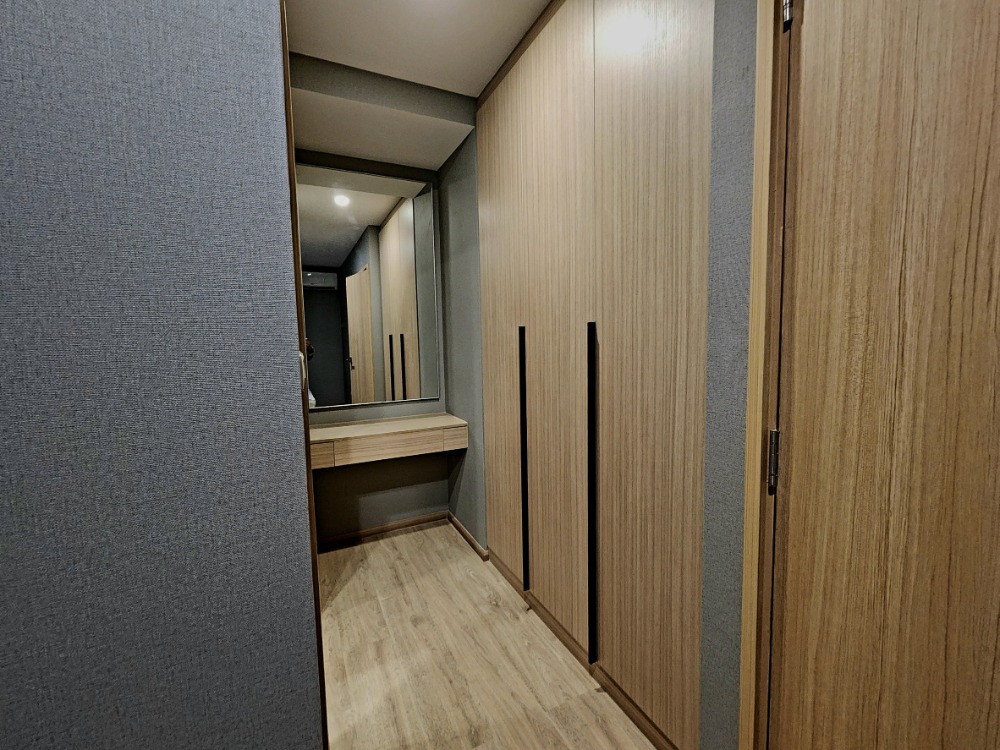 ให้เช่าคอนโดวงเวียนใหญ่ เจริญนคร : สถานะตามภาพปก**ห้องว่างครับผม มีเครื่องซักผ้า แอร์ 2 ตัว!! ห้องริมด้วย! The Most อิสรภาพ**  วิวสระน้ำ พร้อมอยู่ ใกล้ศิริราชที่สุด SN517.56