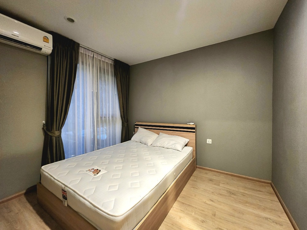 ให้เช่าคอนโดวงเวียนใหญ่ เจริญนคร : สถานะตามภาพปก**ห้องว่างครับผม มีเครื่องซักผ้า แอร์ 2 ตัว!! ห้องริมด้วย! The Most อิสรภาพ**  วิวสระน้ำ พร้อมอยู่ ใกล้ศิริราชที่สุด SN517.56