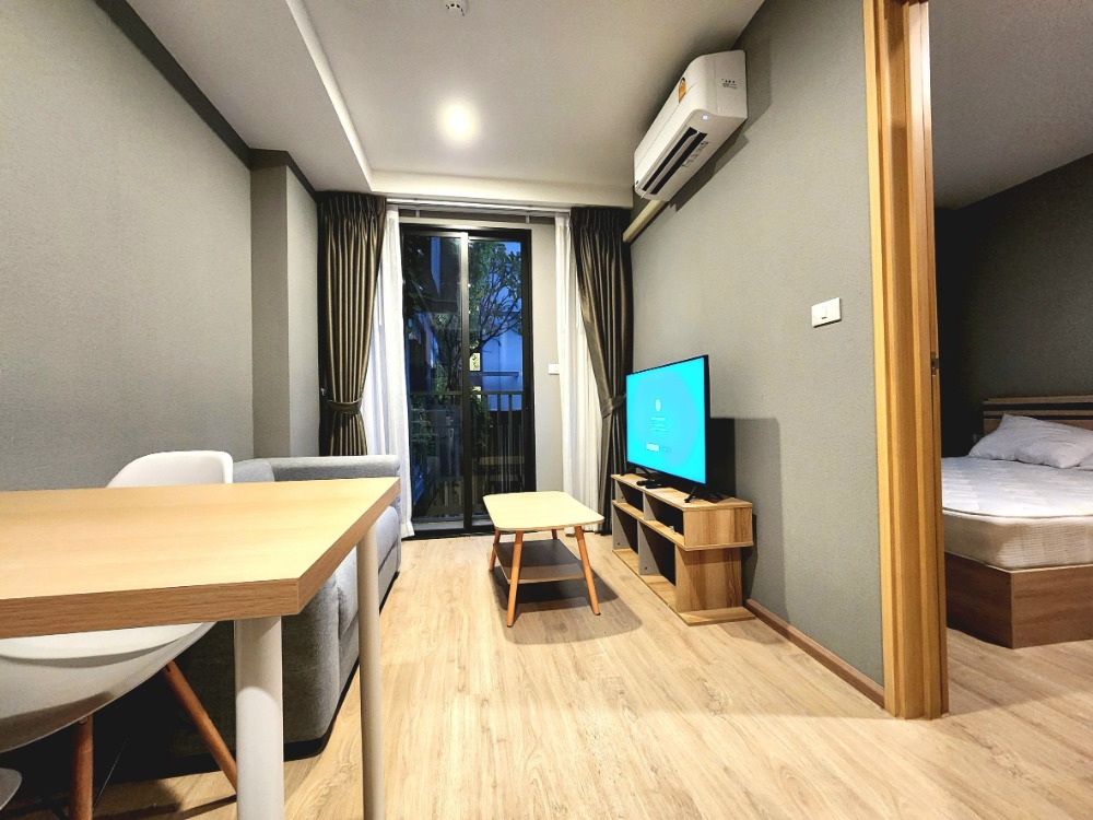 ให้เช่าคอนโดวงเวียนใหญ่ เจริญนคร : สถานะตามภาพปก**ห้องว่างครับผม มีเครื่องซักผ้า แอร์ 2 ตัว!! ห้องริมด้วย! The Most อิสรภาพ**  วิวสระน้ำ พร้อมอยู่ ใกล้ศิริราชที่สุด SN517.56