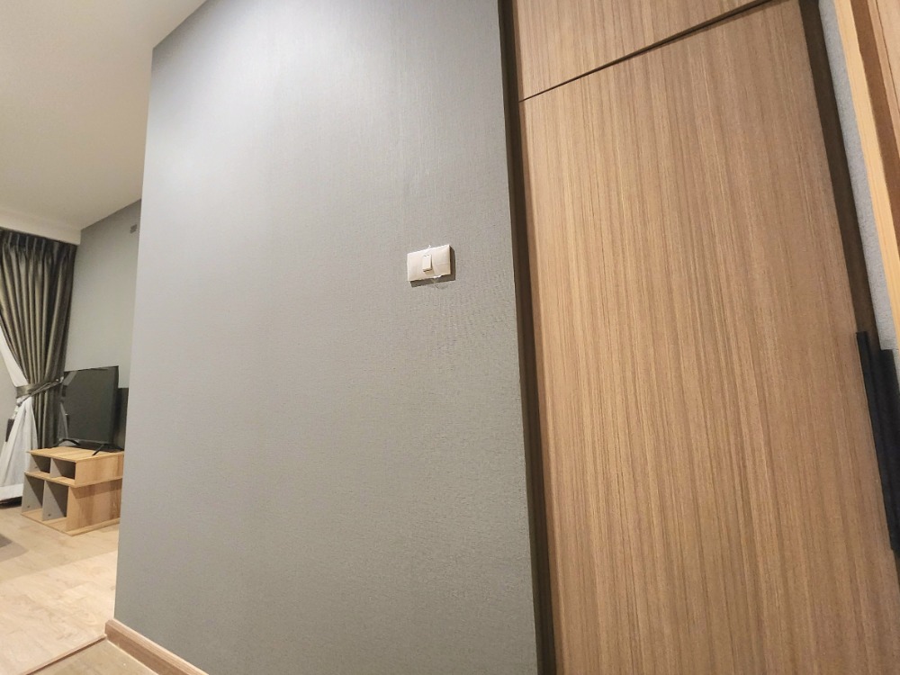 ให้เช่าคอนโดวงเวียนใหญ่ เจริญนคร : สถานะตามภาพปก**ห้องว่างครับผม มีเครื่องซักผ้า แอร์ 2 ตัว!! ห้องริมด้วย! The Most อิสรภาพ**  วิวสระน้ำ พร้อมอยู่ ใกล้ศิริราชที่สุด SN517.56