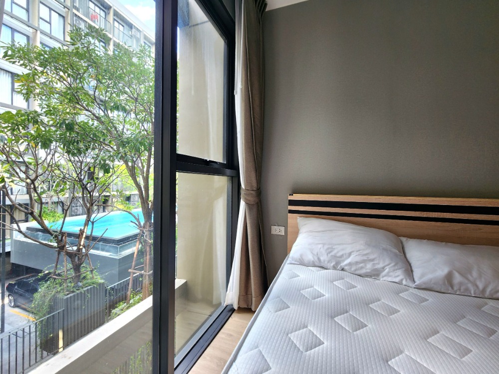 ให้เช่าคอนโดวงเวียนใหญ่ เจริญนคร : สถานะตามภาพปก**ห้องว่างครับผม มีเครื่องซักผ้า แอร์ 2 ตัว!! ห้องริมด้วย! The Most อิสรภาพ**  วิวสระน้ำ พร้อมอยู่ ใกล้ศิริราชที่สุด SN517.56