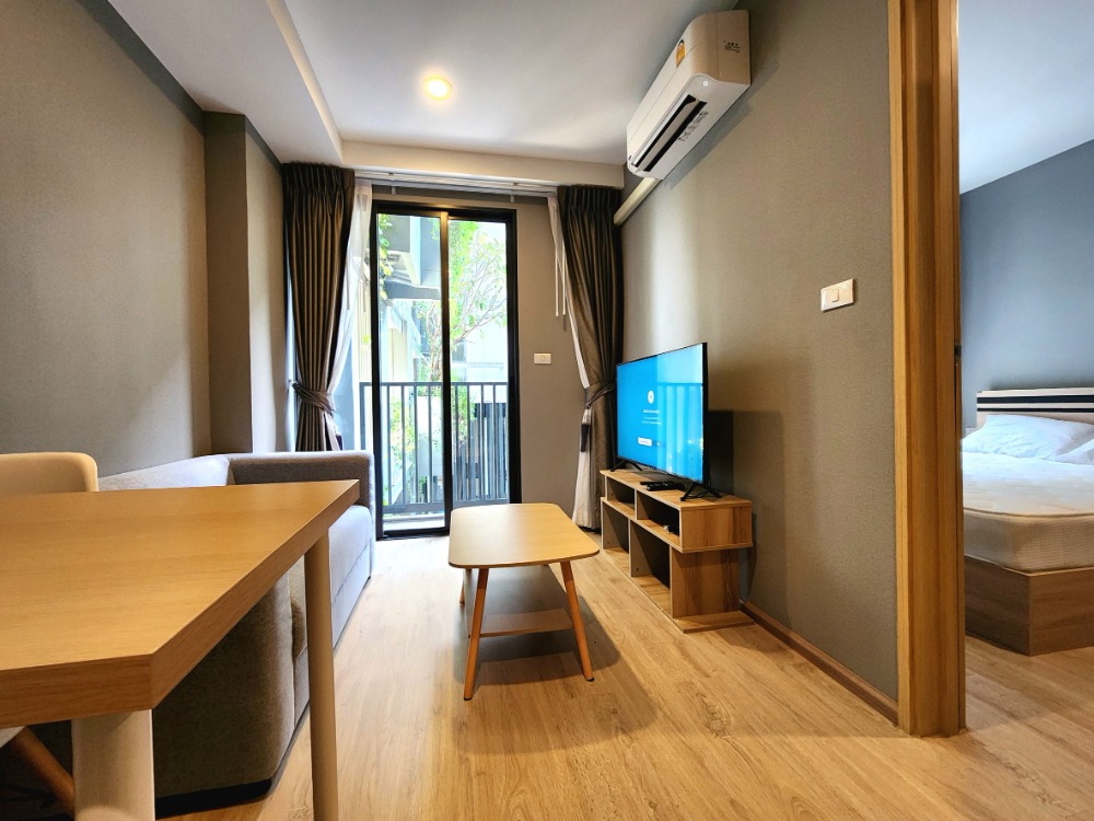 ให้เช่าคอนโดวงเวียนใหญ่ เจริญนคร : สถานะตามภาพปก**ห้องว่างครับผม มีเครื่องซักผ้า แอร์ 2 ตัว!! ห้องริมด้วย! The Most อิสรภาพ**  วิวสระน้ำ พร้อมอยู่ ใกล้ศิริราชที่สุด SN517.56