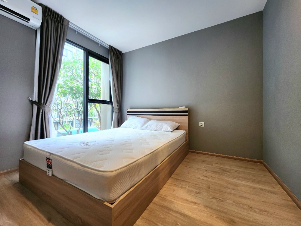 ให้เช่าคอนโดวงเวียนใหญ่ เจริญนคร : สถานะตามภาพปก**ห้องว่างครับผม มีเครื่องซักผ้า แอร์ 2 ตัว!! ห้องริมด้วย! The Most อิสรภาพ**  วิวสระน้ำ พร้อมอยู่ ใกล้ศิริราชที่สุด SN517.56