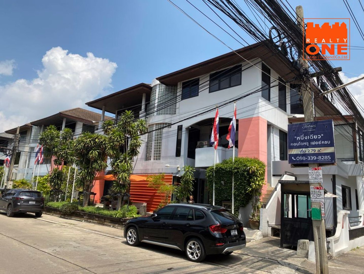 For SaleHome OfficeRamkhamhaeng, Hua Mak : For Sale / Rent: ​​Home office in Town in Town village, Soi 7, 3 storey, 2 buildings at the corner