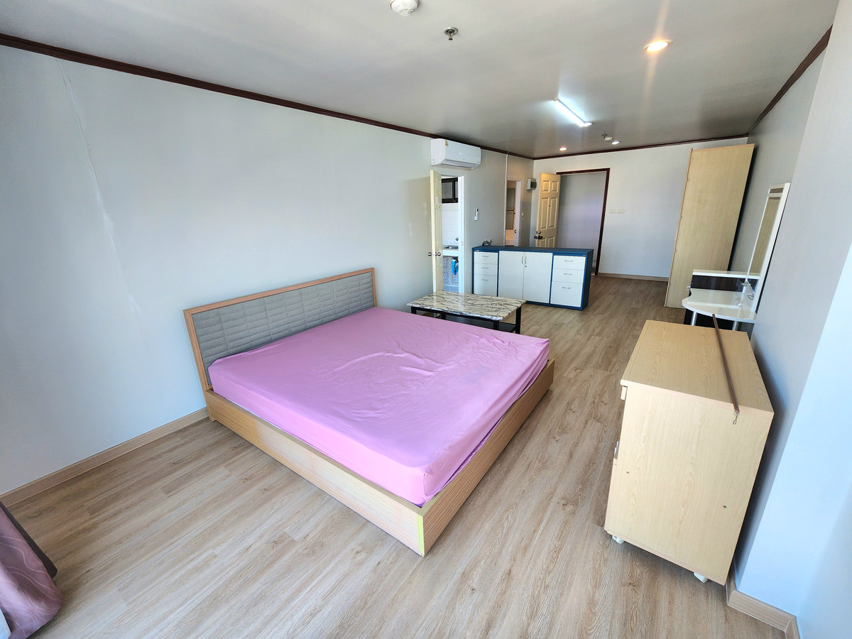 ให้เช่าคอนโดปิ่นเกล้า จรัญสนิทวงศ์ : สถานะตามภาพปก รีโรเวทใหม่**ห้องว่างนะครับผม ห้องหายาก เก๋าทำเล ทิศเหนือ** ให้เช่า ลุมพินี เพลส ปิ่นเกล้า 1 ห้องนอน ชั้นบนสุด 45 ตรม. ห้องสวยแต่งพร้อมอยู่ **SN203.4