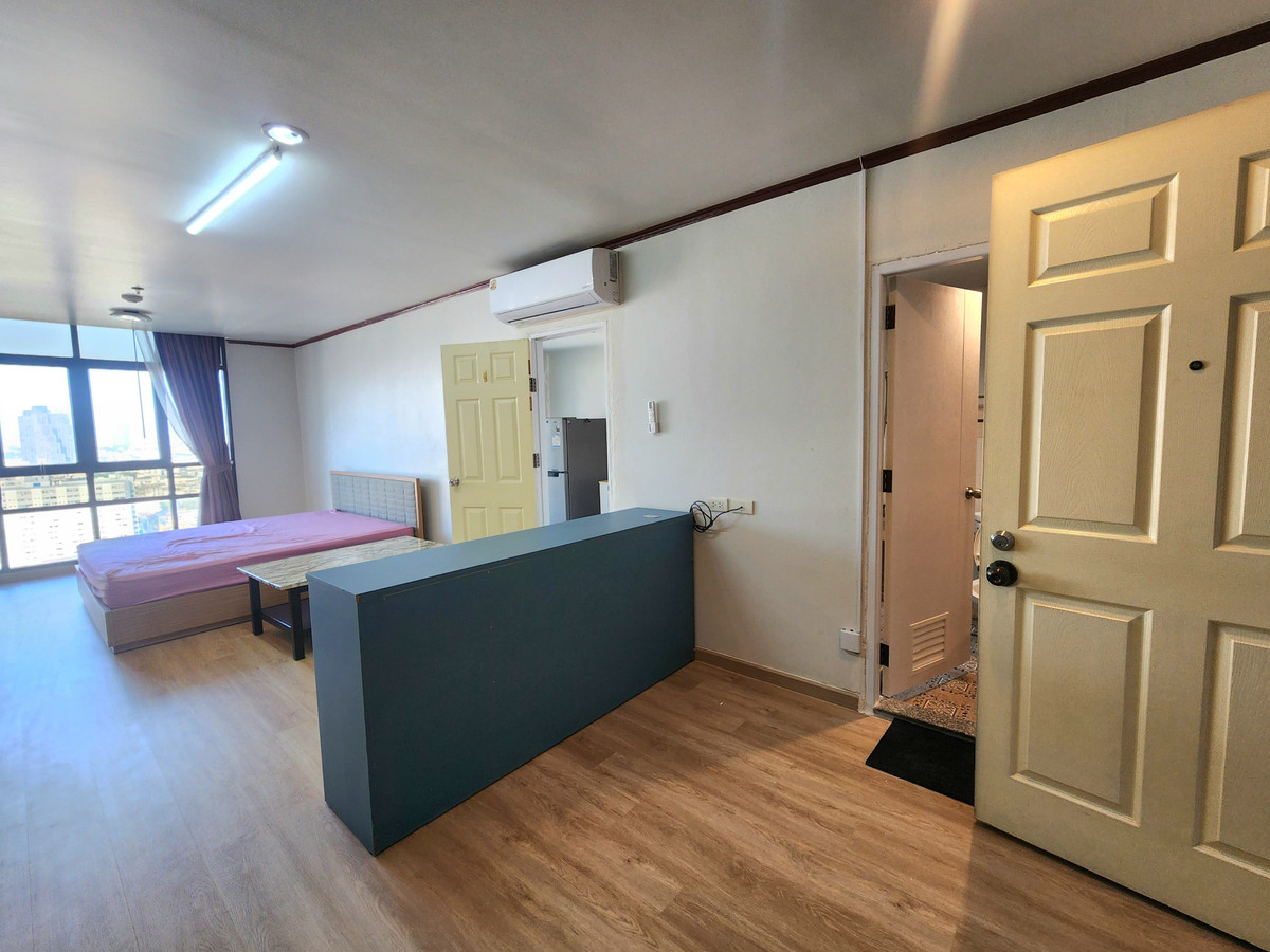 ให้เช่าคอนโดปิ่นเกล้า จรัญสนิทวงศ์ : สถานะตามภาพปก รีโรเวทใหม่**ห้องว่างนะครับผม ห้องหายาก เก๋าทำเล ทิศเหนือ** ให้เช่า ลุมพินี เพลส ปิ่นเกล้า 1 ห้องนอน ชั้นบนสุด 45 ตรม. ห้องสวยแต่งพร้อมอยู่ **SN203.4