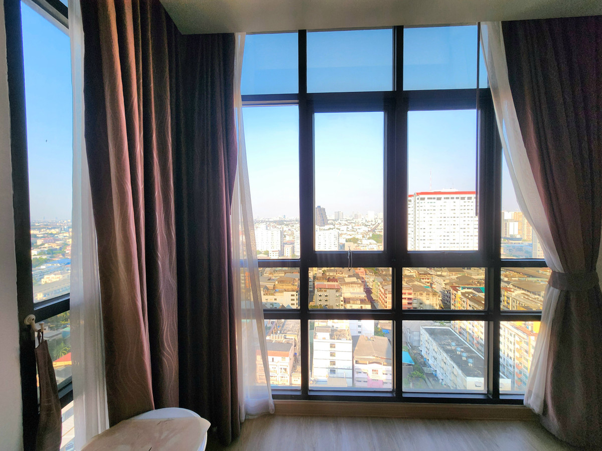 ให้เช่าคอนโดปิ่นเกล้า จรัญสนิทวงศ์ : สถานะตามภาพปก รีโรเวทใหม่**ห้องว่างนะครับผม ห้องหายาก เก๋าทำเล ทิศเหนือ** ให้เช่า ลุมพินี เพลส ปิ่นเกล้า 1 ห้องนอน ชั้นบนสุด 45 ตรม. ห้องสวยแต่งพร้อมอยู่ **SN203.4