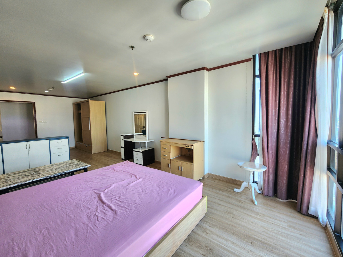 ให้เช่าคอนโดปิ่นเกล้า จรัญสนิทวงศ์ : สถานะตามภาพปก รีโรเวทใหม่**ห้องว่างนะครับผม ห้องหายาก เก๋าทำเล ทิศเหนือ** ให้เช่า ลุมพินี เพลส ปิ่นเกล้า 1 ห้องนอน ชั้นบนสุด 45 ตรม. ห้องสวยแต่งพร้อมอยู่ **SN203.4