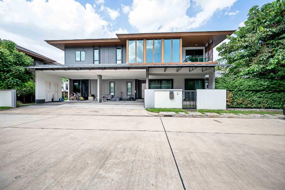 For SaleHousePattanakan, Srinakarin : Detached House Burasiri Pattanakarn / 5 Bedrooms (FOR SALE), Burasiri Pattanakarn / Detached House 5 Bedrooms (FOR SALE) TIK427