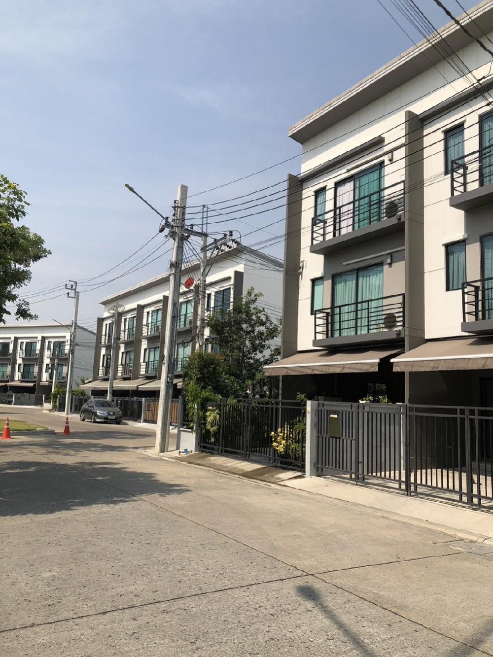 ขายทาวน์โฮมปิ่นเกล้า จรัญสนิทวงศ์ : ขายทาวน์โฮม 3 ชั้น บ้านกลางเมือง ปิ่นเกล้า จรัญ [4.9M]