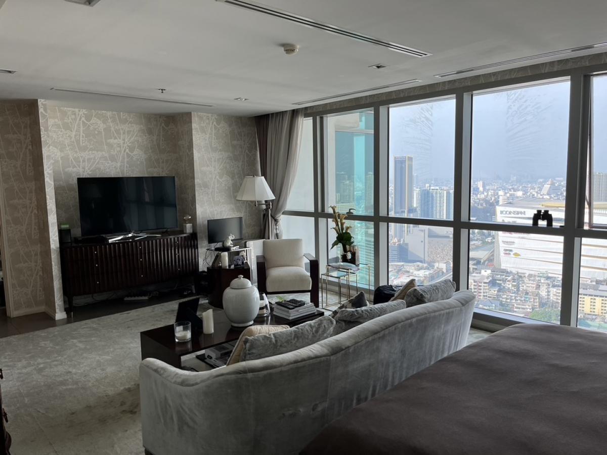 For SaleCondoWongwianyai, Charoennakor : 📢👇For sale 3 bedrooms duplex, rare items, luxury condo by the river , huge space and huge river view , near Icon Siam, Private Gym and Spa (Canadian wood jacuzzi), sell with furniture by Fendi, Ralph Lauren
