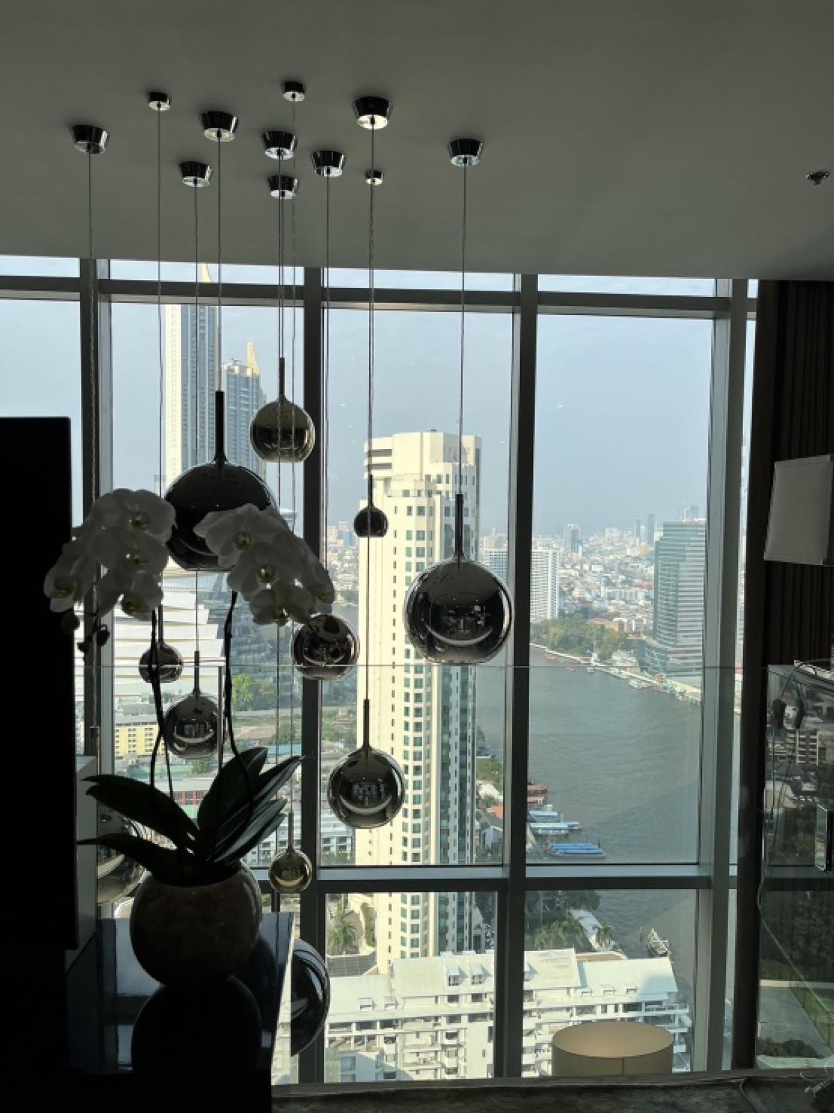 For SaleCondoWongwianyai, Charoennakor : 📢👇For sale 3 bedrooms duplex, rare items, luxury condo by the river , huge space and huge river view , near Icon Siam, Private Gym and Spa (Canadian wood jacuzzi), sell with furniture by Fendi, Ralph Lauren
