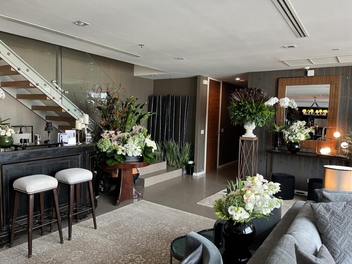 For SaleCondoWongwianyai, Charoennakor : 📢👇For sale 3 bedrooms duplex, rare items, luxury condo by the river , huge space and huge river view , near Icon Siam, Private Gym and Spa (Canadian wood jacuzzi), sell with furniture by Fendi, Ralph Lauren
