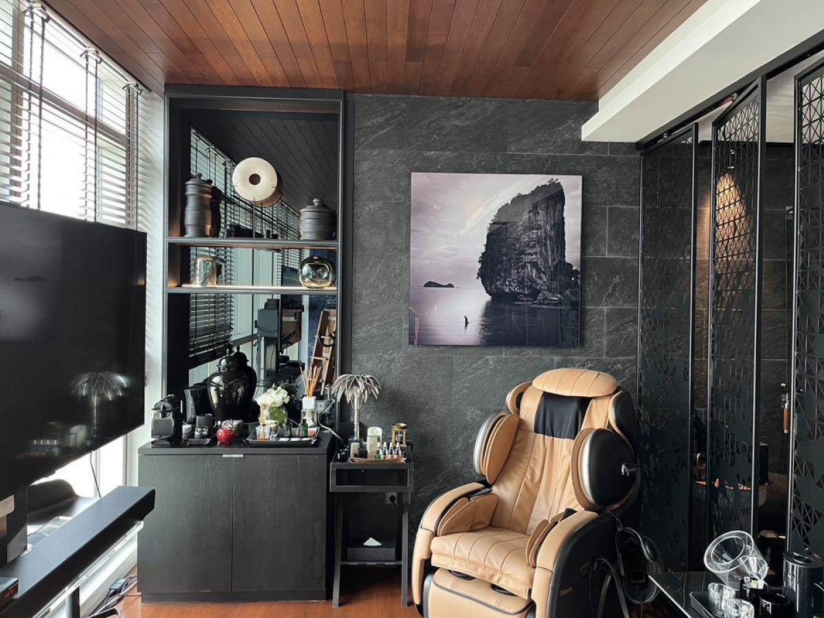 For SaleCondoWongwianyai, Charoennakor : 📢👇For sale 3 bedrooms duplex, rare items, luxury condo by the river , huge space and huge river view , near Icon Siam, Private Gym and Spa (Canadian wood jacuzzi), sell with furniture by Fendi, Ralph Lauren
