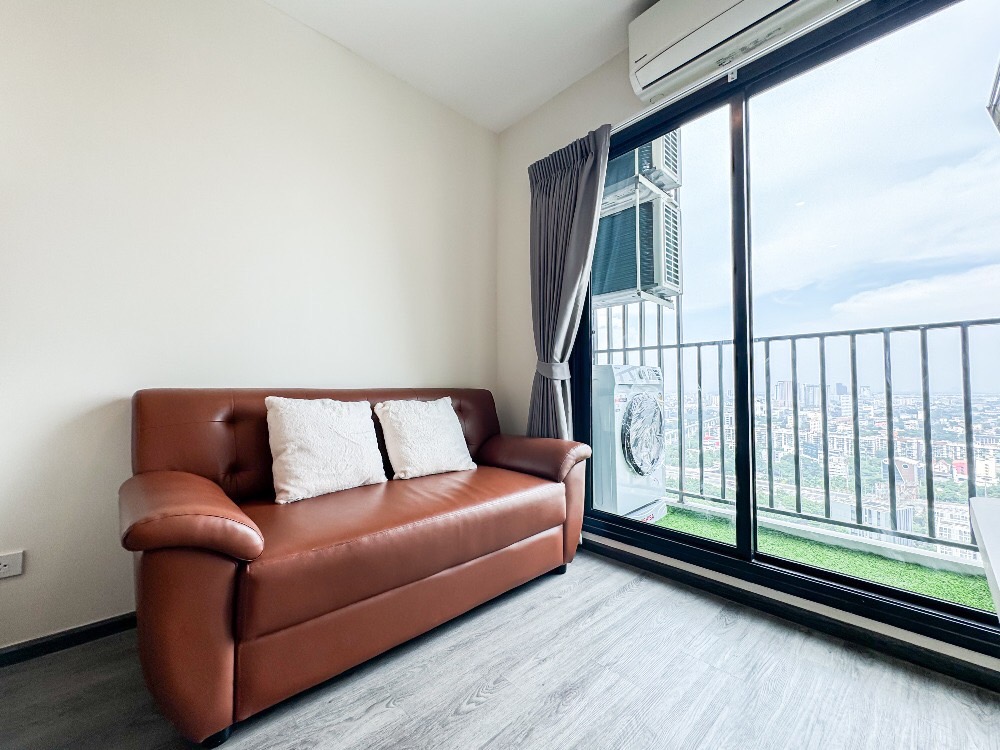 For RentCondoPattanakan, Srinakarin : RPT205  Rich Park Triple Station 27 sqm. 31st Floor 15,500 baht 064-878-5283
