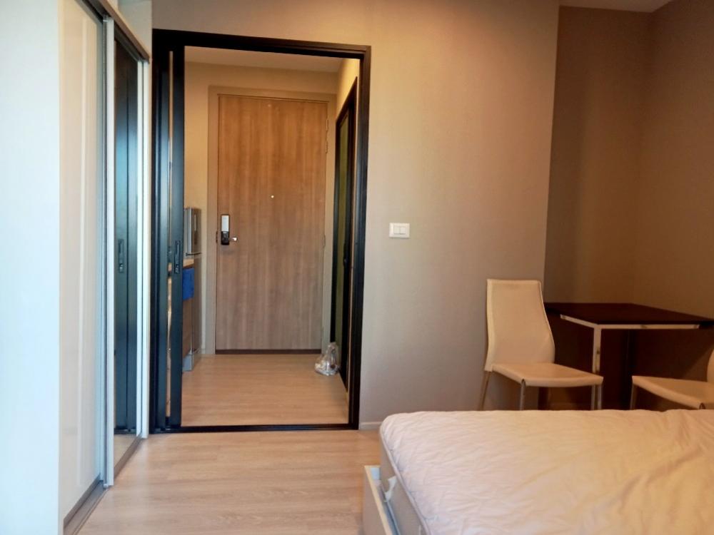 ขายคอนโดพระราม 9 เพชรบุรีตัดใหม่ RCA : Condolette Midst Rama9 For Sale 21.99 sq m., 9th floor, beautiful, luxurious, with furniture, balcony, unblock view