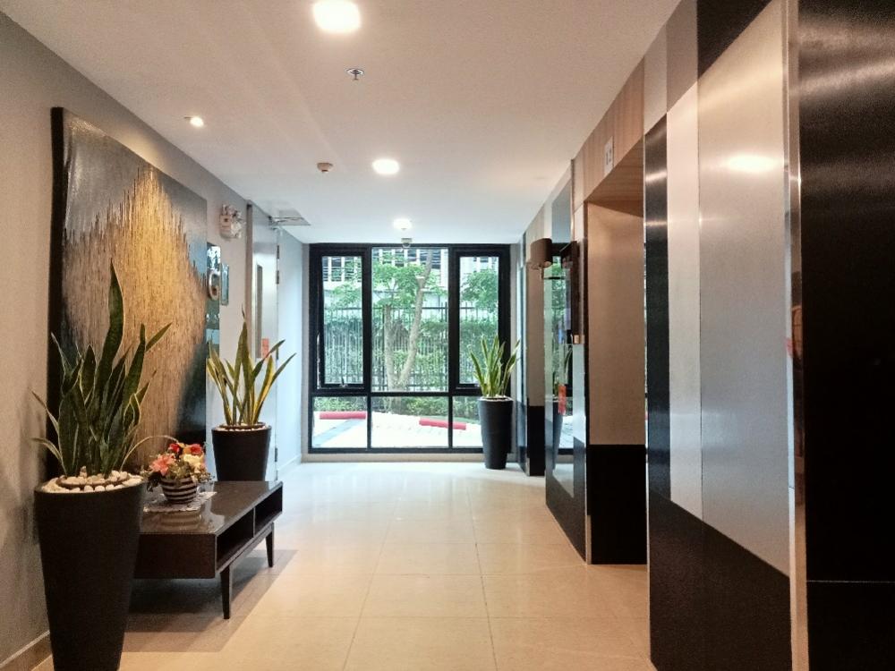 ขายคอนโดพระราม 9 เพชรบุรีตัดใหม่ RCA : Condolette Midst Rama9 For Sale 21.99 sq m., 9th floor, beautiful, luxurious, with furniture, balcony, unblock view