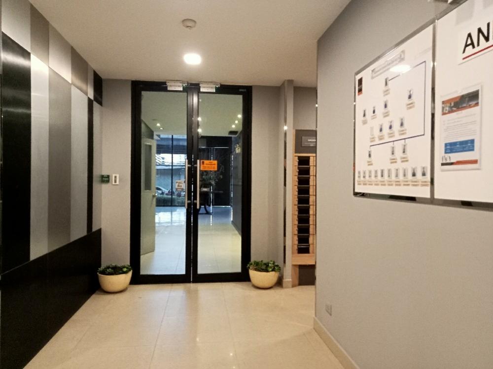 ขายคอนโดพระราม 9 เพชรบุรีตัดใหม่ RCA : Condolette Midst Rama9 For Sale 21.99 sq m., 9th floor, beautiful, luxurious, with furniture, balcony, unblock view