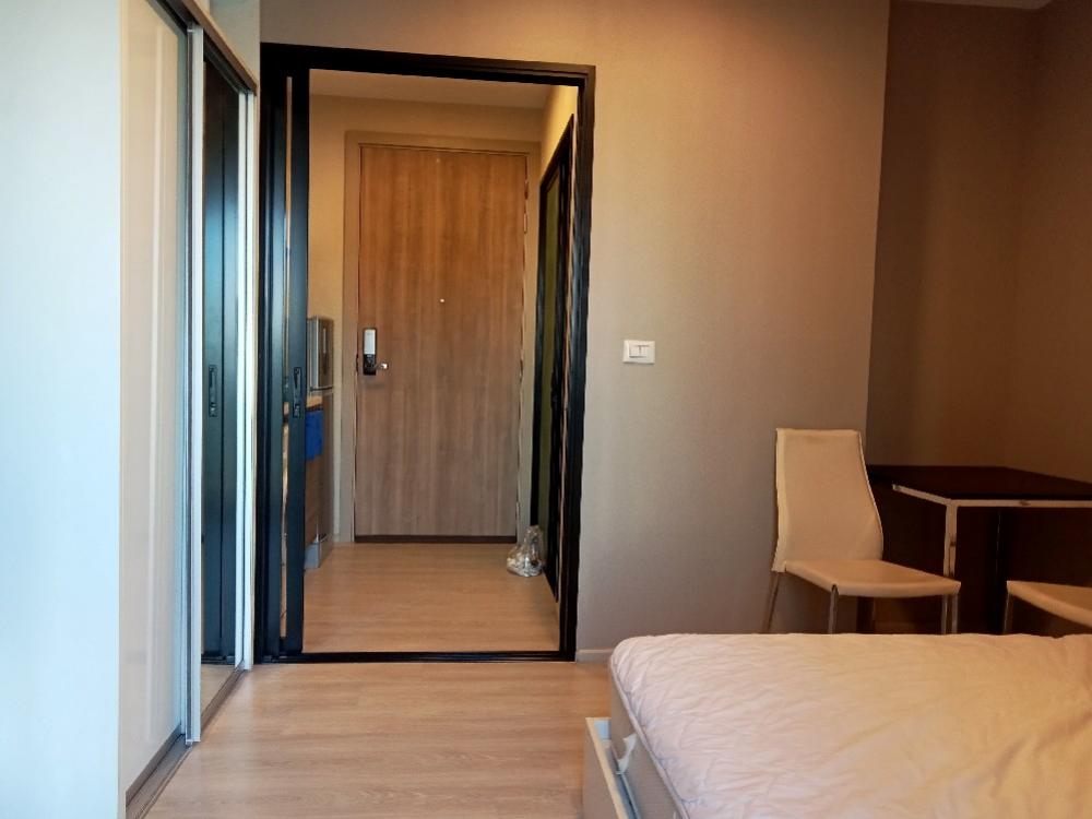 ขายคอนโดพระราม 9 เพชรบุรีตัดใหม่ RCA : Condolette Midst Rama9 For Sale 21.99 sq m., 9th floor, beautiful, luxurious, with furniture, balcony, unblock view