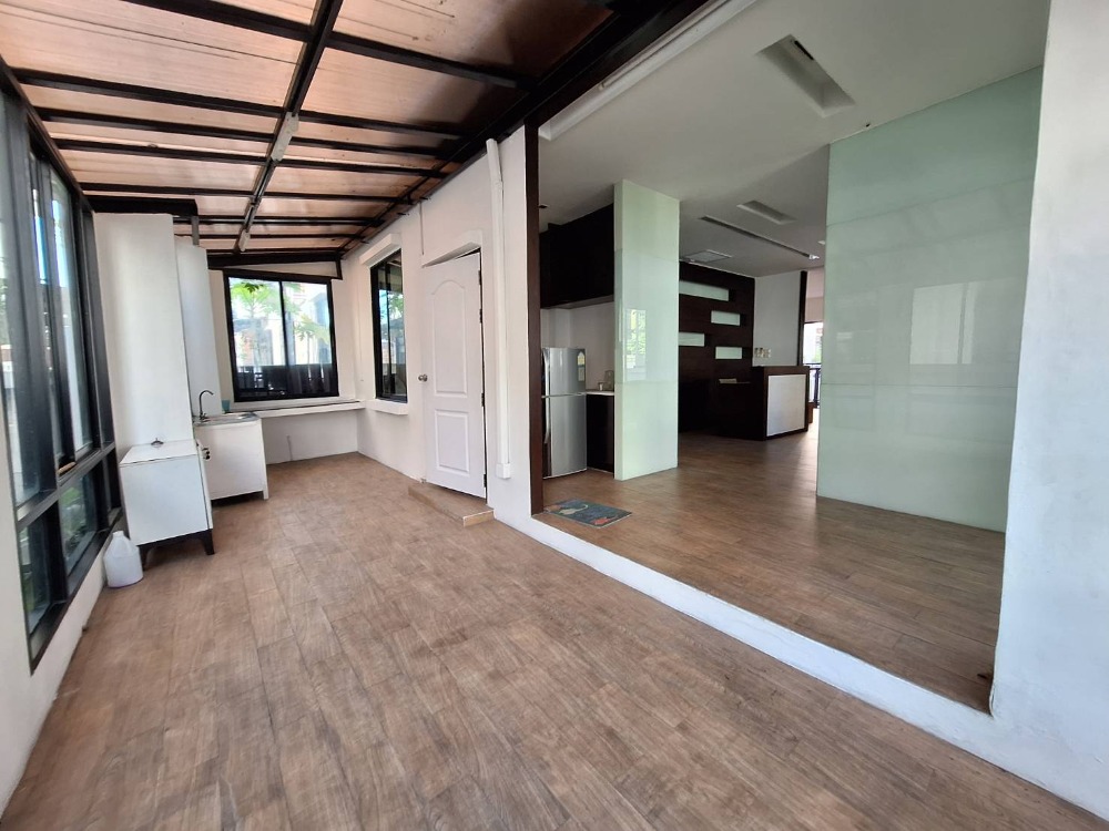 ให้เช่าโฮมออฟฟิศบางนา แบริ่ง ลาซาล : เช่า Home Office 4 ชั้น บางนา กม.2 กลางกรุงออฟฟิศ พาร์ค