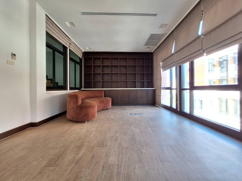 ให้เช่าโฮมออฟฟิศบางนา แบริ่ง ลาซาล : เช่า Home Office 4 ชั้น บางนา กม.2 กลางกรุงออฟฟิศ พาร์ค