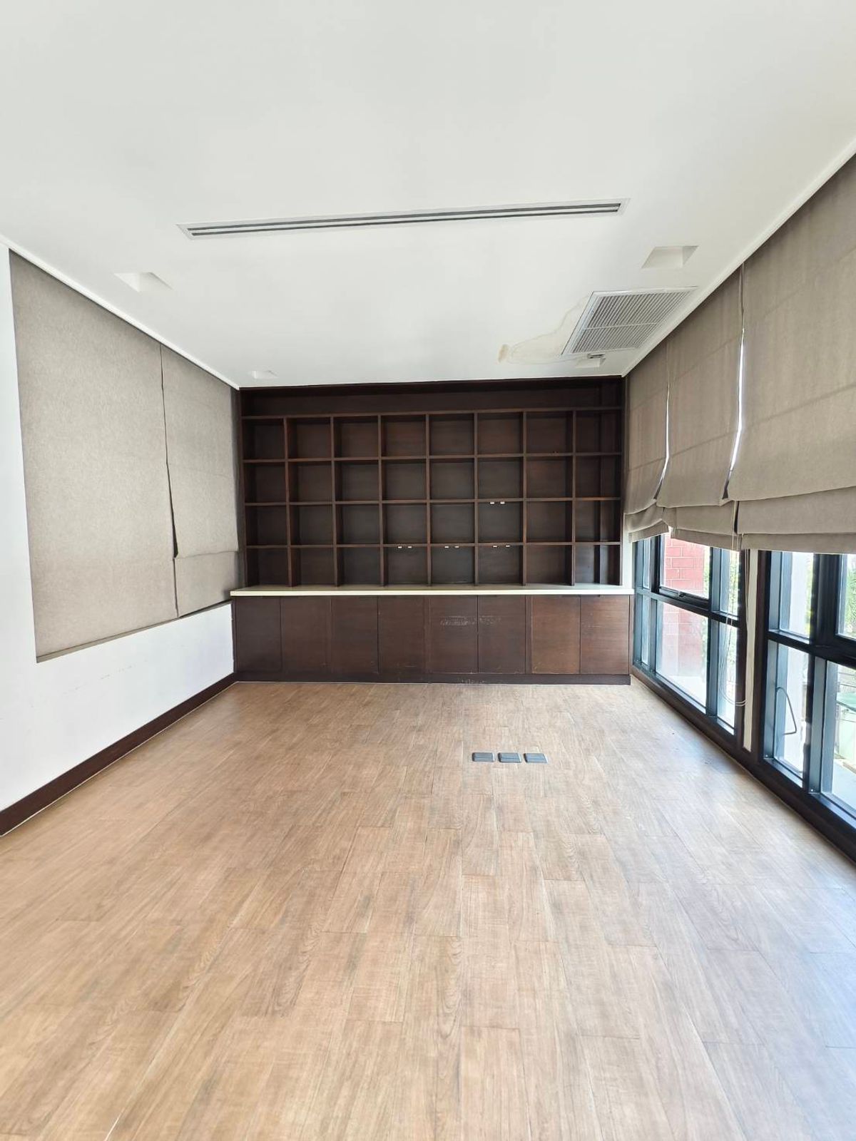 ให้เช่าโฮมออฟฟิศบางนา แบริ่ง ลาซาล : เช่า Home Office 4 ชั้น บางนา กม.2 กลางกรุงออฟฟิศ พาร์ค