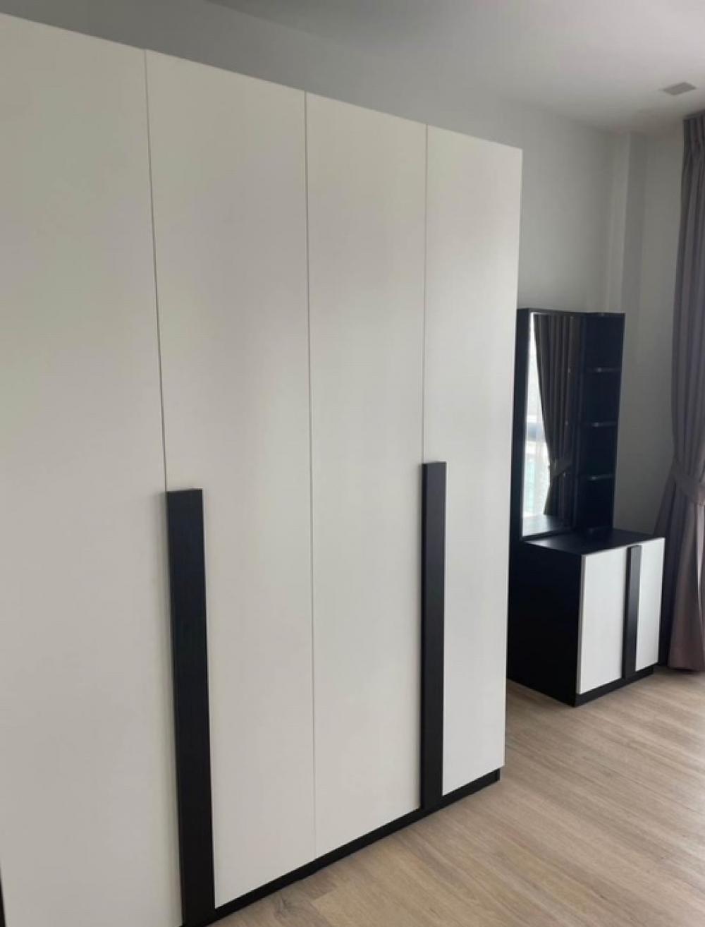 ให้เช่าทาวน์โฮมนวมินทร์ รามอินทรา : ให้เช่า ทาว์นโฮม 3 ชั้น โครงการ Eternity primrose- 3ห้องนอน 4 ห้องน้ำ- เฟอร์นิเจอร์ครบ แอร์ /ผ้าม่าน สภาพใหม่- รปภ 24 ชม