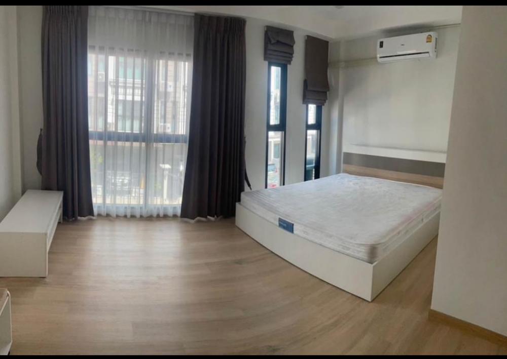 ให้เช่าทาวน์โฮมนวมินทร์ รามอินทรา : ให้เช่า ทาว์นโฮม 3 ชั้น โครงการ Eternity primrose- 3ห้องนอน 4 ห้องน้ำ- เฟอร์นิเจอร์ครบ แอร์ /ผ้าม่าน สภาพใหม่- รปภ 24 ชม