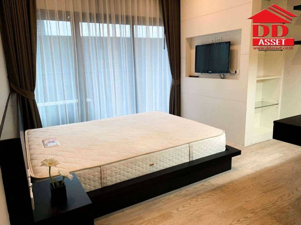 For RentCondoSukhumvit, Asoke, Thonglor : For rent Noble Remix Sukhumvit 36 ​​Condo for rent Noble Remix Sukhumvit 36, has sky walk from BTS Thonglor, code C8043