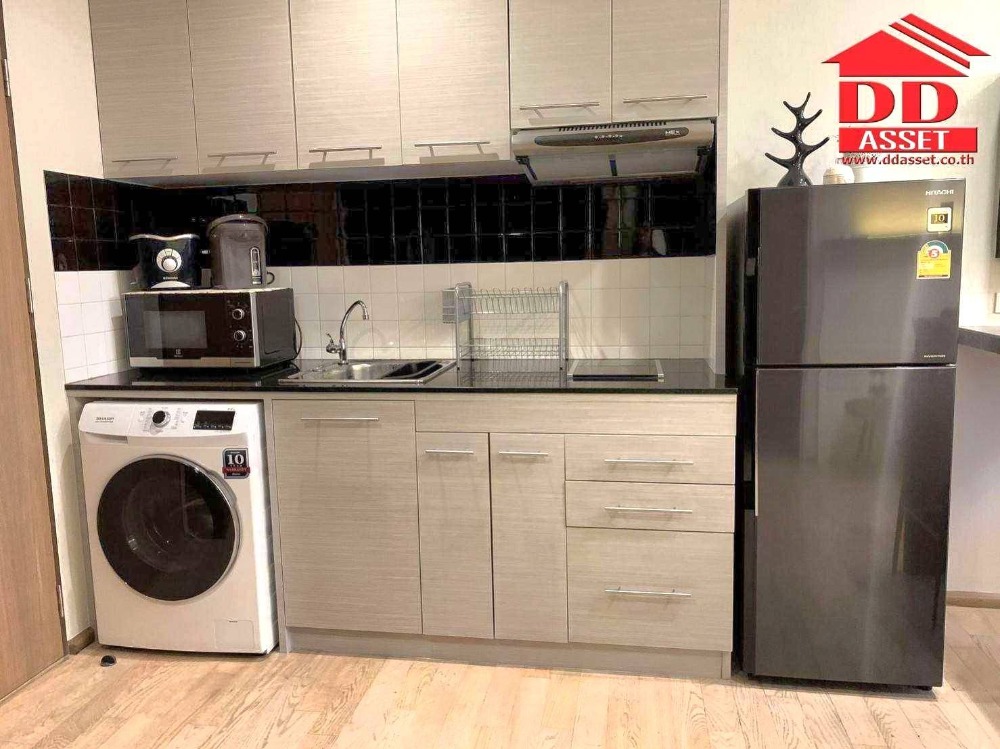 For RentCondoSukhumvit, Asoke, Thonglor : For rent Noble Remix Sukhumvit 36 ​​Condo for rent Noble Remix Sukhumvit 36, has sky walk from BTS Thonglor, code C8043