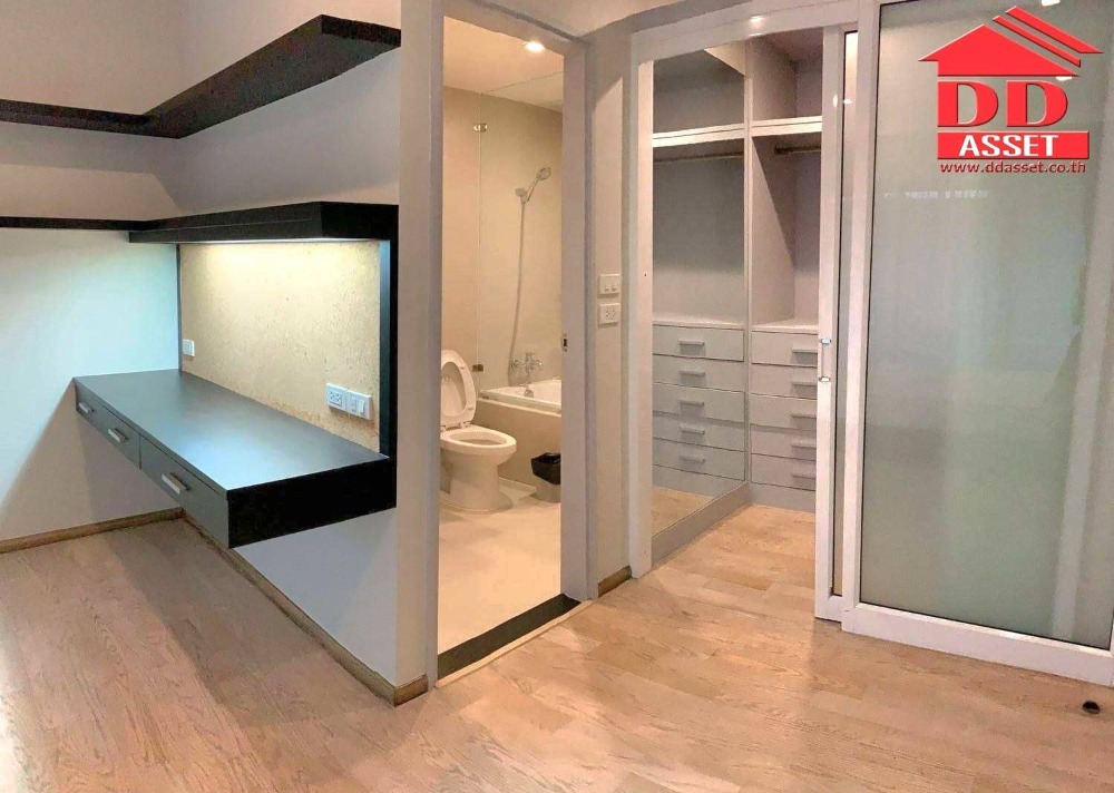 For RentCondoSukhumvit, Asoke, Thonglor : For rent Noble Remix Sukhumvit 36 ​​Condo for rent Noble Remix Sukhumvit 36, has sky walk from BTS Thonglor, code C8043