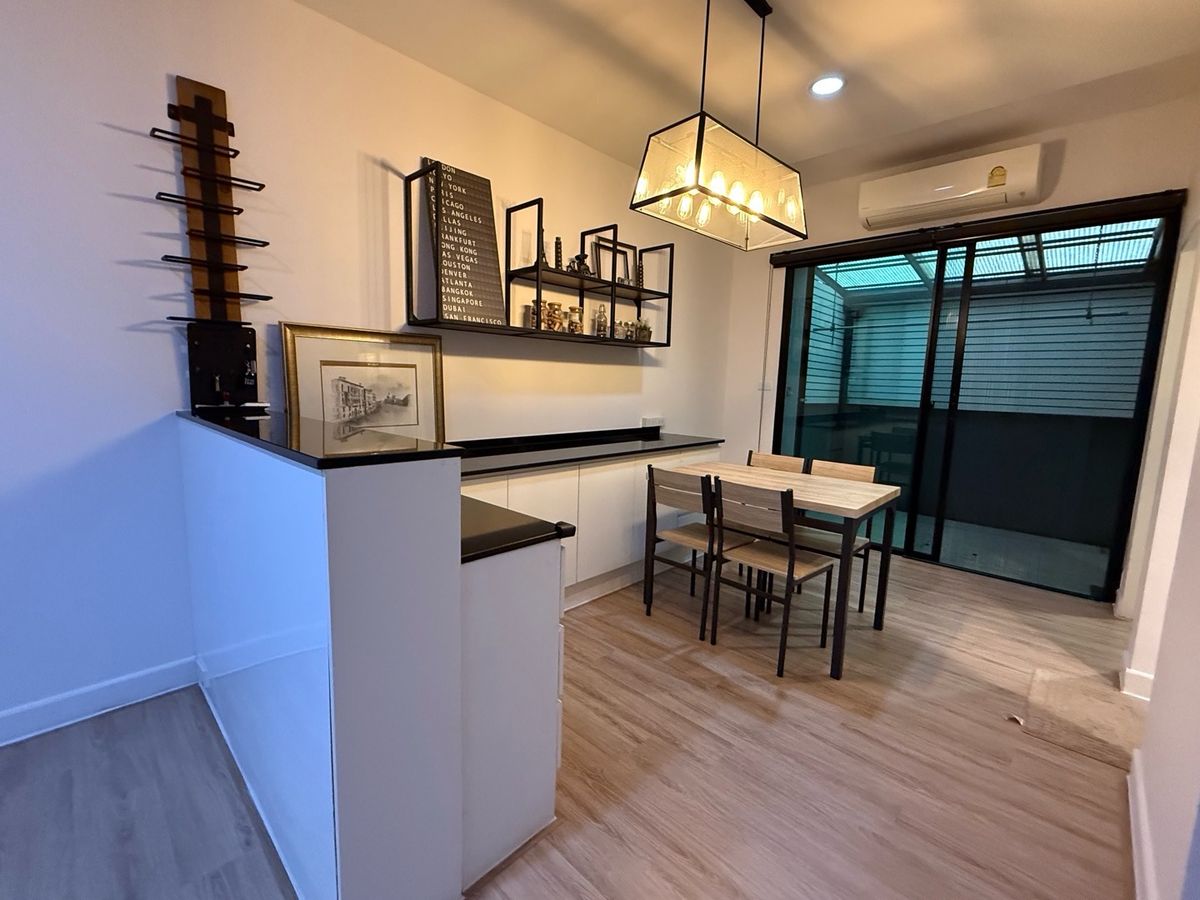 For SaleTownhomeRathburana, Suksawat : The best price! Baan Klang Muang Suksawat Townhome, 3 floors, fully furnished 20 sq wah., next to the main road and MRT station