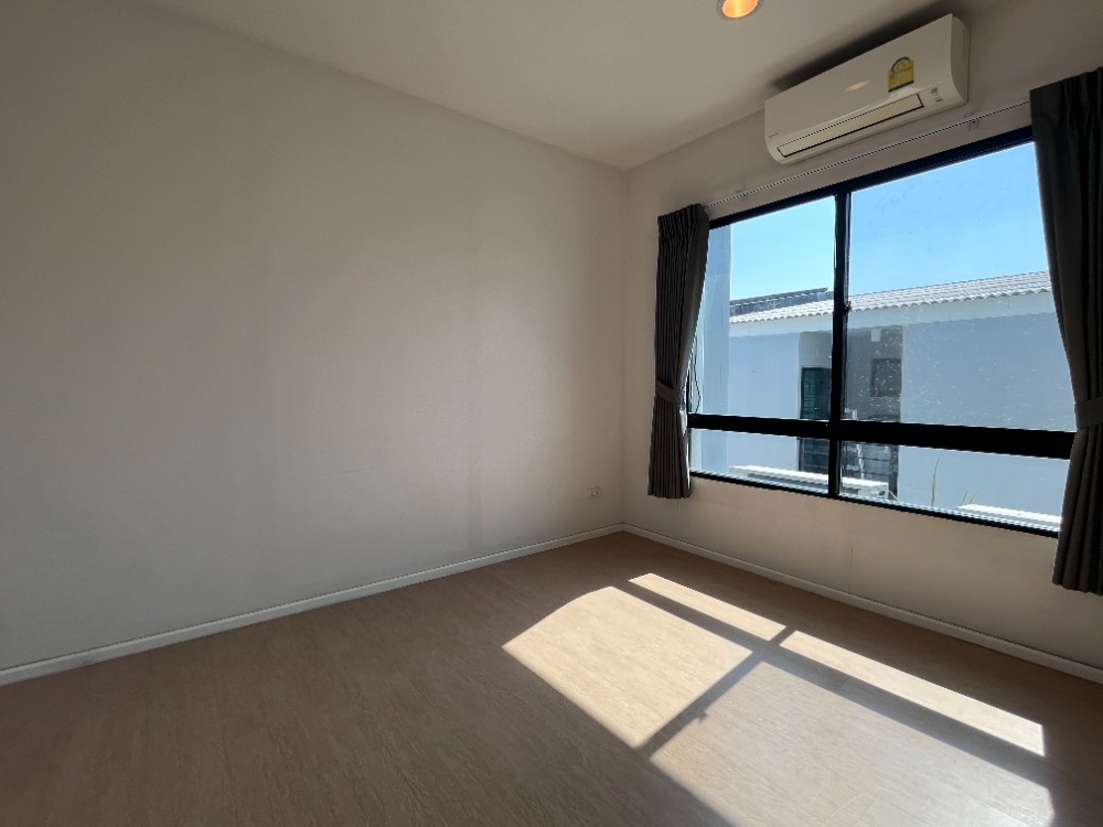 For SaleTownhomeRathburana, Suksawat : The best price! Baan Klang Muang Suksawat Townhome, 3 floors, fully furnished 20 sq wah., next to the main road and MRT station