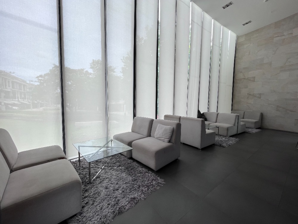 For SaleTownhomeRathburana, Suksawat : The best price! Baan Klang Muang Suksawat Townhome, 3 floors, fully furnished 20 sq wah., next to the main road and MRT station